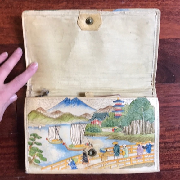 Vintage 1930’s Kidskin Clutch with Elephant Motif - Picture 3 of 8